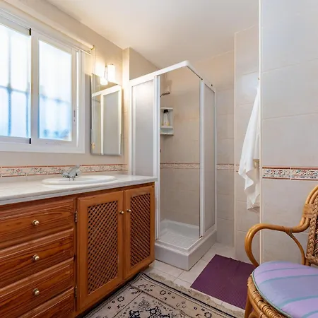 With Free Pool And Jacuzzi - Only 5min Drive To Town Estepona