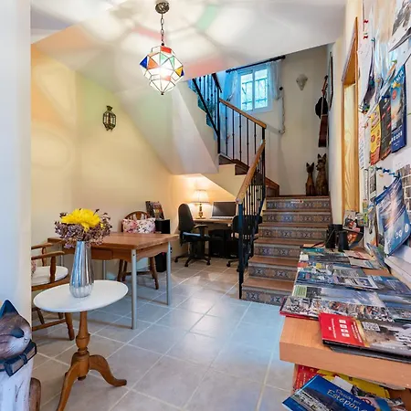 With Free Pool And Jacuzzi - Only 5min Drive To Town