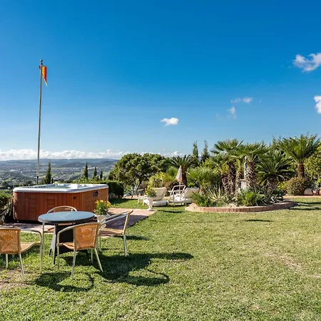 Guest house With Free Pool And Jacuzzi - Only 5min Drive To Town