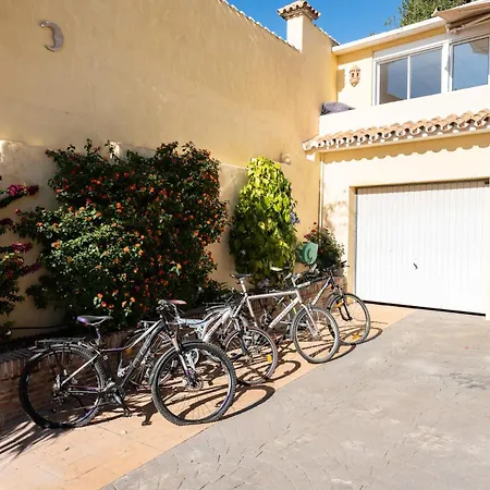 With Free Pool And Jacuzzi - Only 5min Drive To Town Guest house Estepona