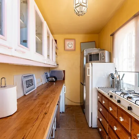 Guest house With Free Pool And Jacuzzi - Only 5min Drive To Town