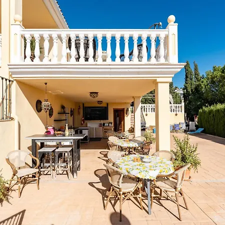 Guest house With Free Pool And Jacuzzi - Only 5min Drive To Town Estepona