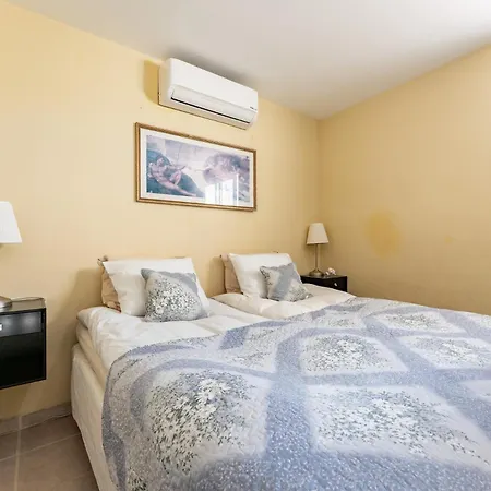 With Free Pool And Jacuzzi - Only 5min Drive To Town