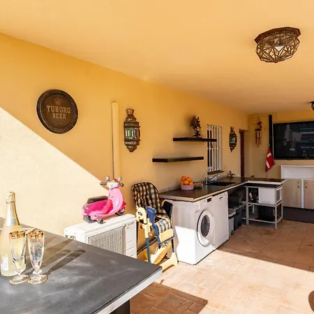With Free Pool And Jacuzzi - Only 5min Drive To Town Guest house Estepona