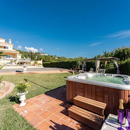 Guest house With Free Pool And Jacuzzi - Only 5min Drive To Town