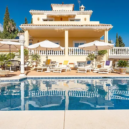 With Free Pool And Jacuzzi - Only 5min Drive To Town Estepona