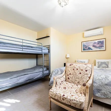 With Free Pool And Jacuzzi - Only 5min Drive To Town 3* 埃斯特波纳